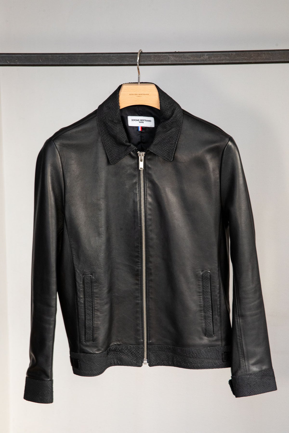 Col chemise — Agneau plongé noir & saumon noir — Taille 48
