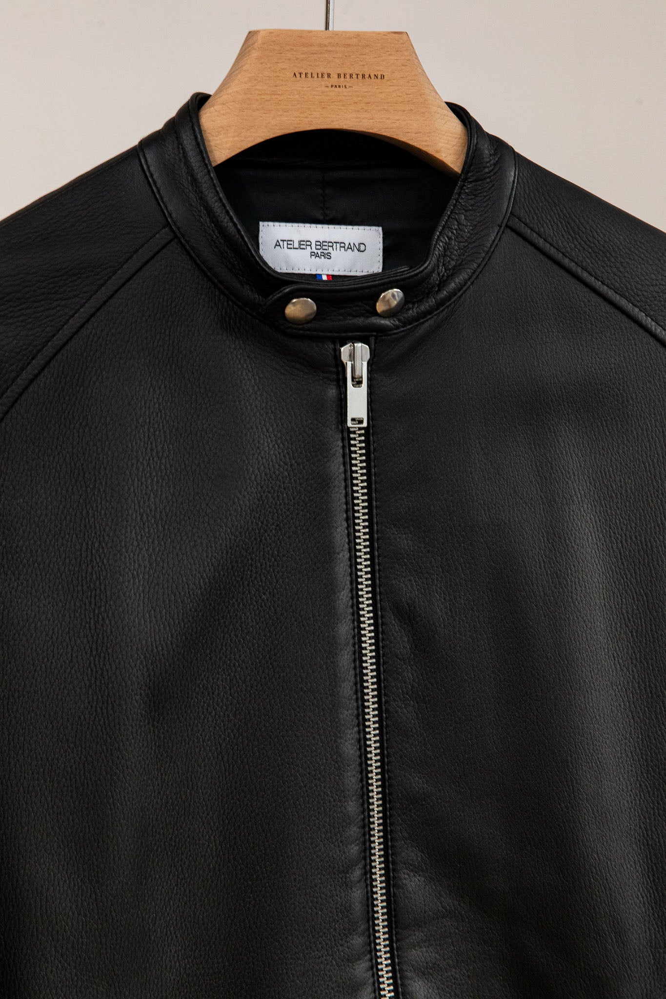 The Essential — Black deer — Size 46