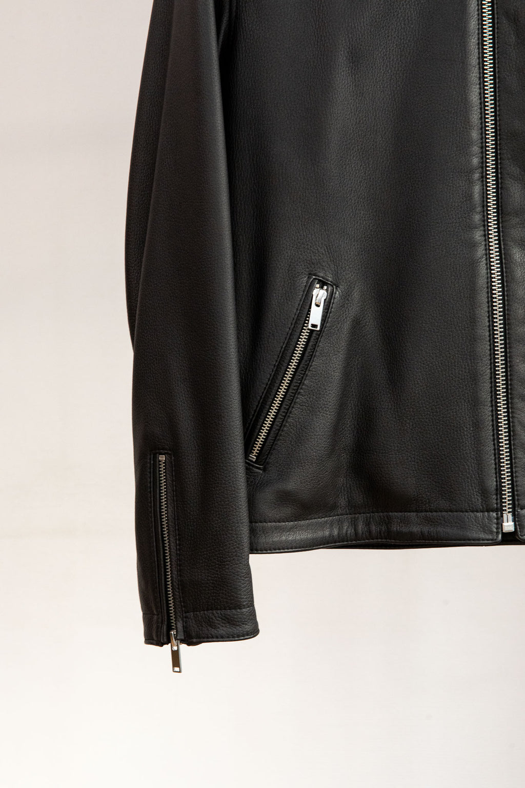 The Essential — Black deer — Size 46