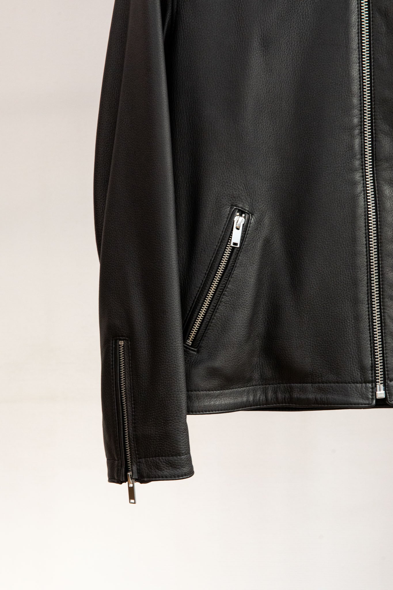 The Essential — Black deer — Size 46